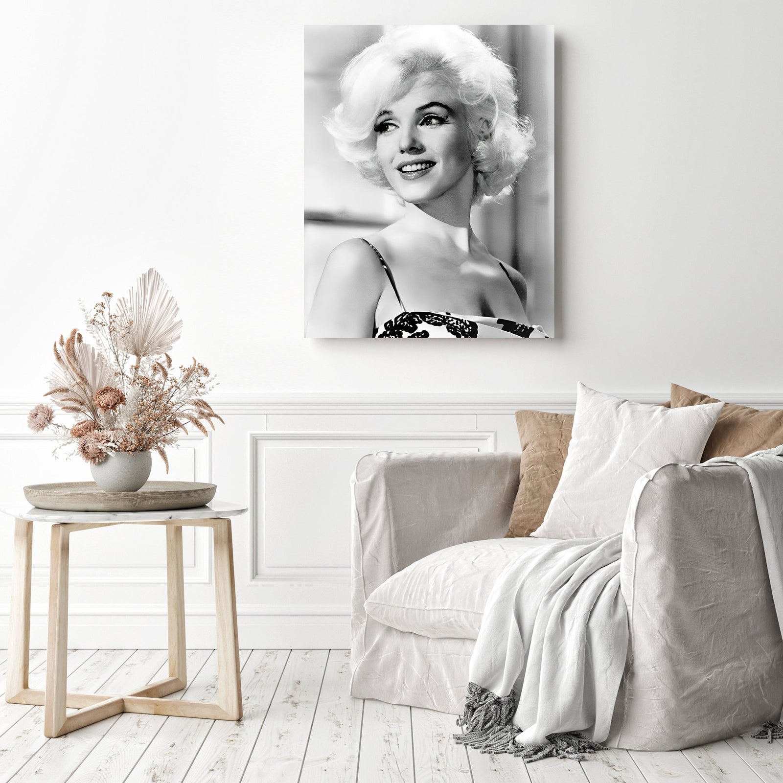 Marilyn Monroe Classic | Diamond Painting Displayed as Home Decor