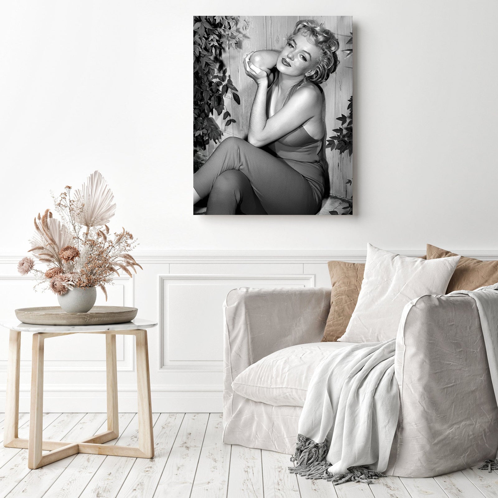 Chic Marilyn Monroe | Diamond Painting Displayed as Home Decor