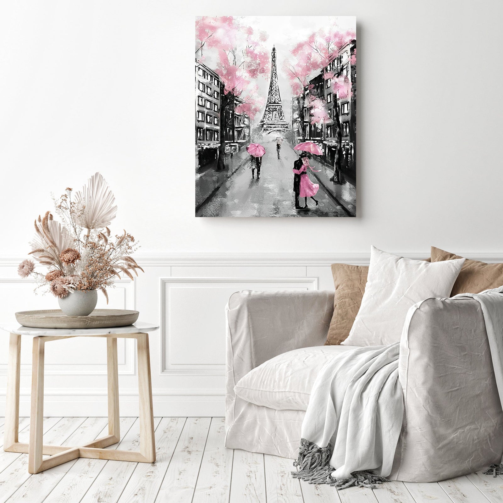 Eiffel Tower Romance | Diamond Painting Displayed as Home Decor