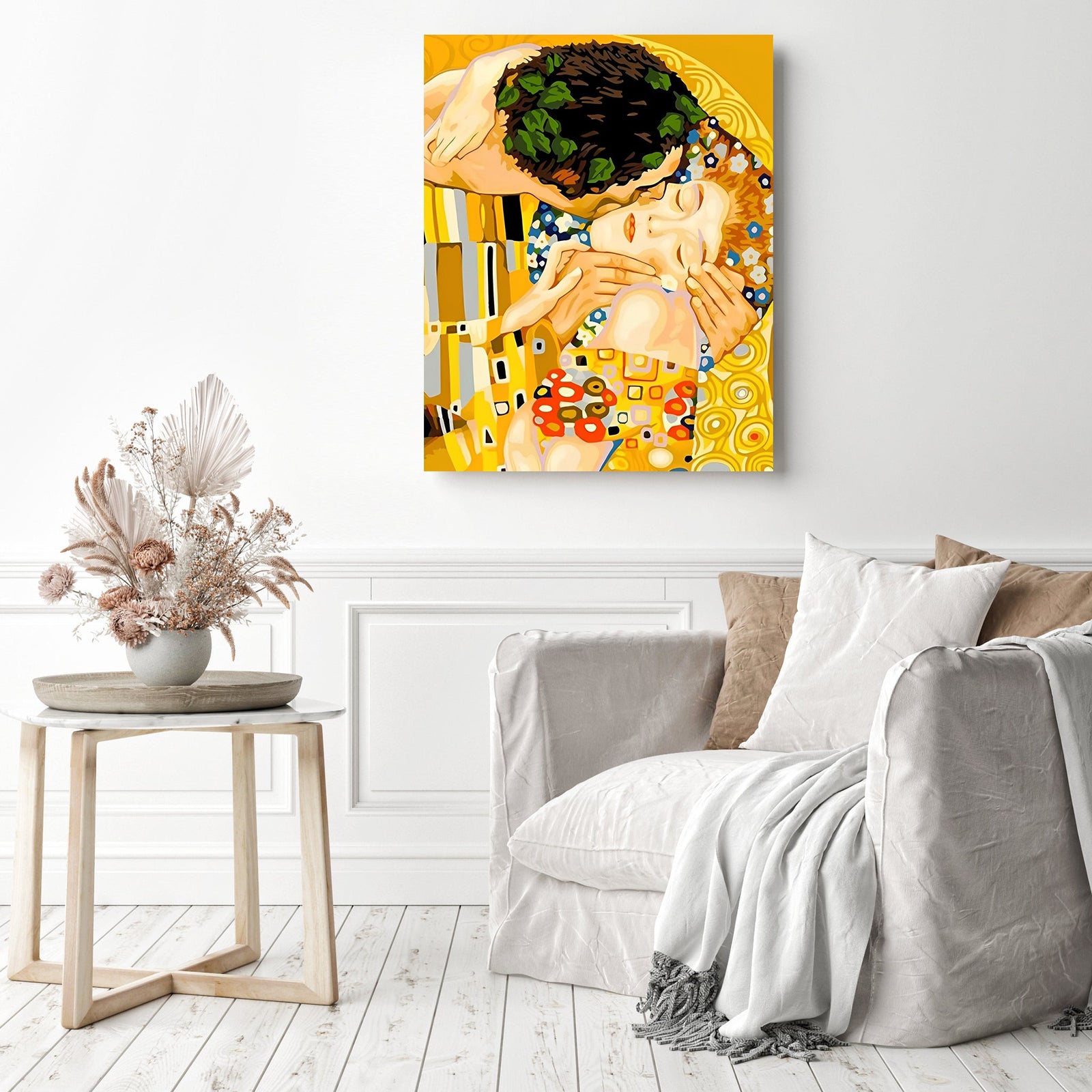 The Kiss - Klimt | Diamond Painting Displayed as Home Decor