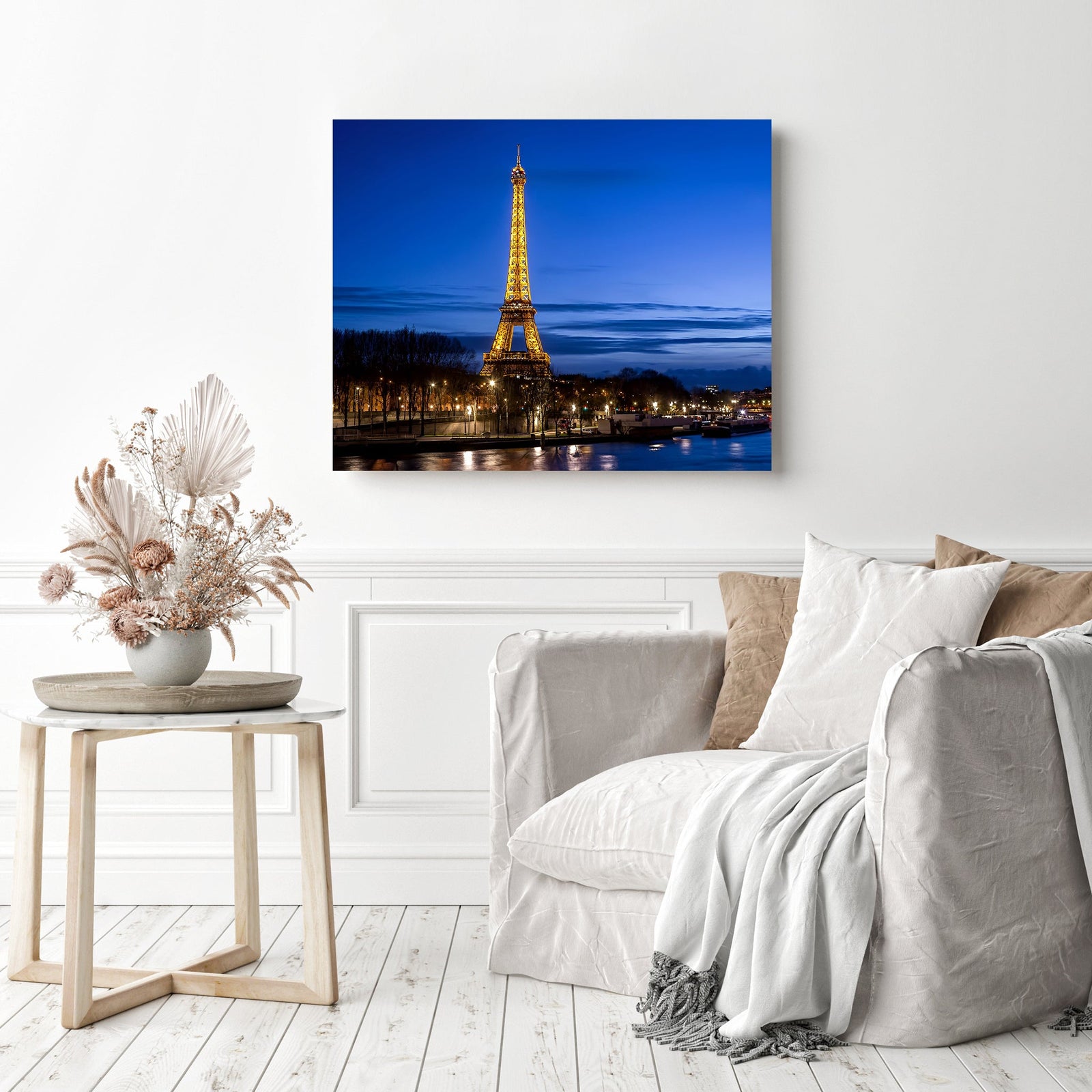 Eiffle in Romantic Paris | Diamond Painting Displayed as Home Decor